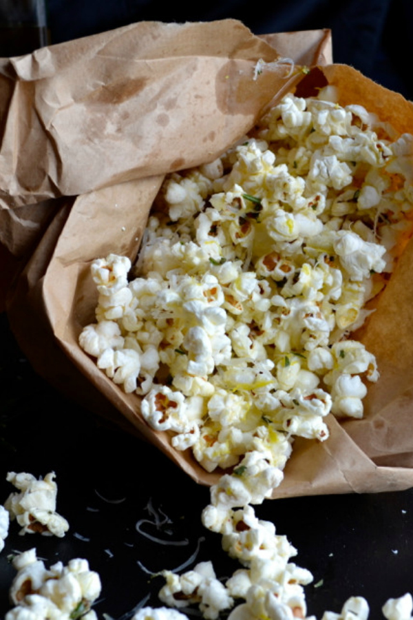 Rosemary Parmesan Popcorn Recipe - you are going to love this delicious flavor combination AND this easy fat-free method of popping corn in minutes! | @tasteLUVnourish