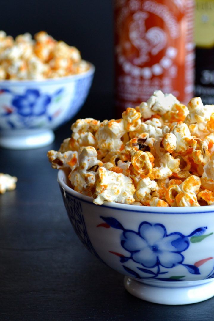 Sriracha Popcorn - You are going to love this fat-free method of popping corn! Add this spicy, tangy sriracha topping and you've got the perfect healthy snack with lots of great flavor! Easy-peasy! From @tasteLUVnourish on TasteLoveAndNourish.com