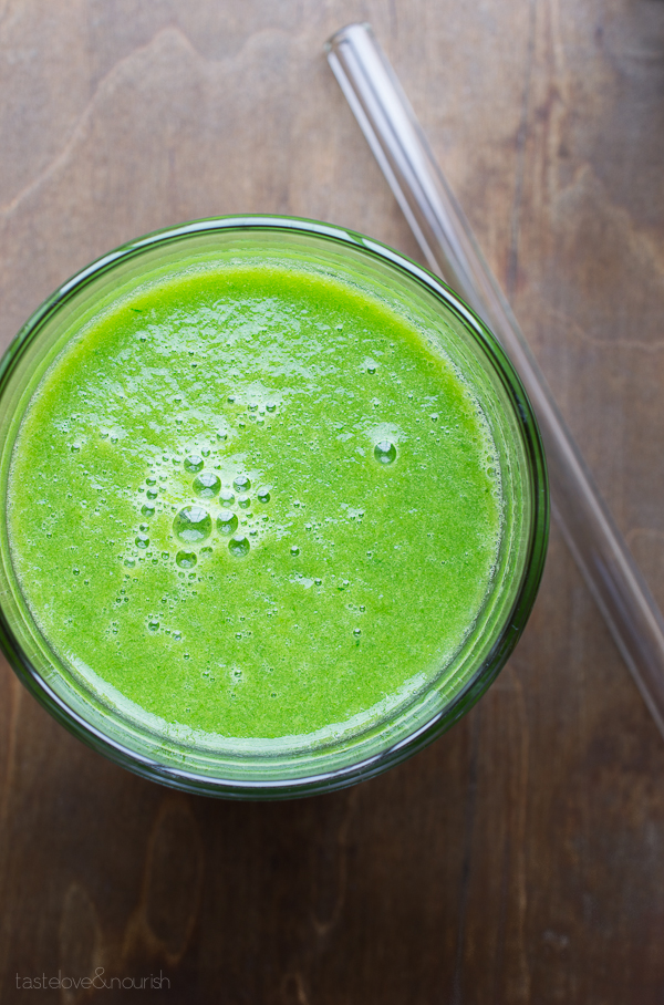 Cumber Pear and Kale Restore Juice | @tasteLUVnourish | #juicing #juice #cucumber #pear #kale #vegan