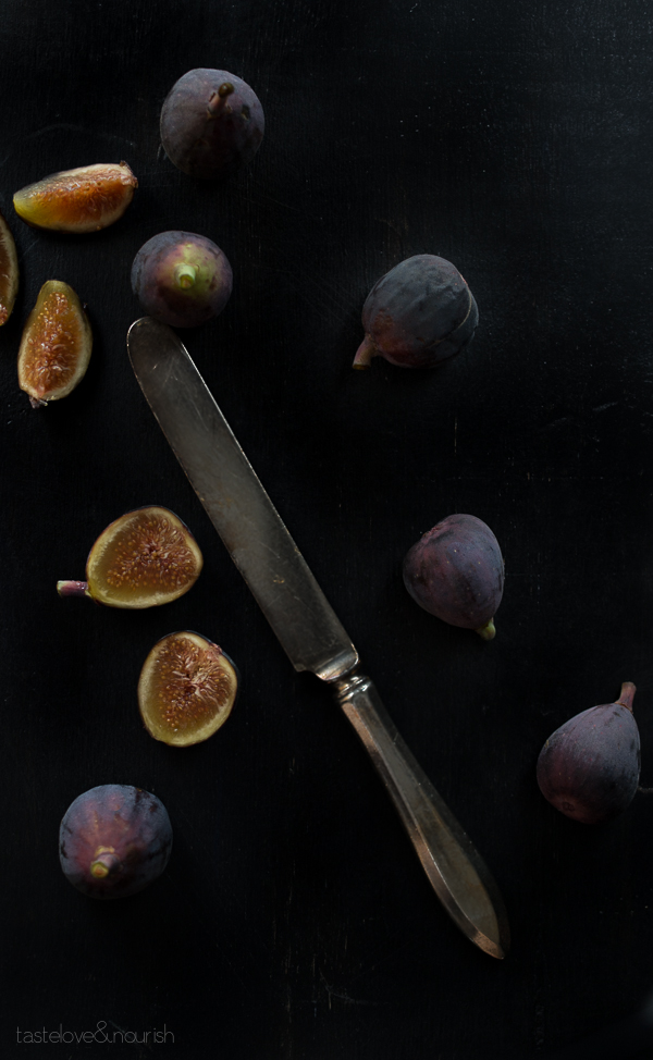 Fig and Blue Cheese Phyllo Bites | @tasteLUVnourish | #appetizer #fig #bluecheese #phyllo #honey