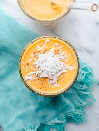 Carrot Cake Smoothie - the flavors of a slice of carrot cake, but without the fat and sugar overload. | @tasteLUVnourish on www.tasteloveandnourish.com
