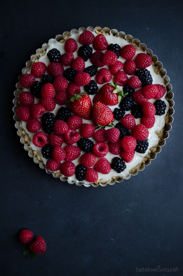 Mixed Berry Tart - my whole family loves this light dessert! Unbelievably vegan and gluten-free with a delicious nutty crust! | @tasteLUVnourish on TasteLoveAndNourish.com