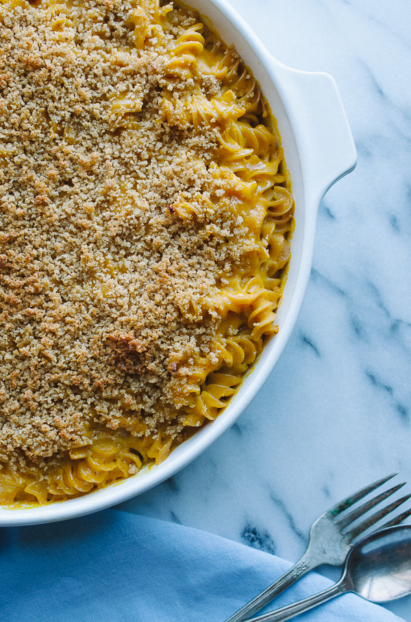 Butternut Baked Macaroni and Cheese - I love this lightened up version of traditional mac and cheese! It's so creamy with a crunchy panko top! | @tasteLUVnourish