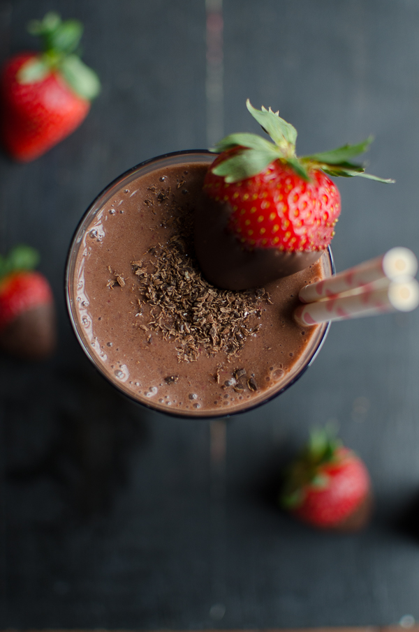 Chocolate Covered Strawberry Smoothie - this yummy smoothie will satisfy your most wicked chocolate cravings! | @tasteLUVnourish