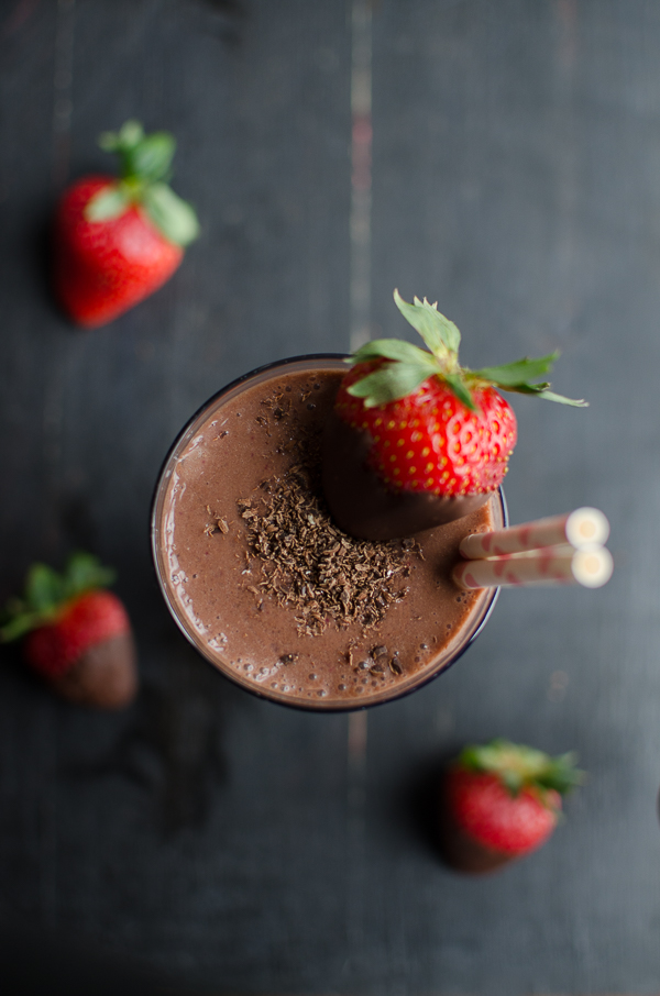Chocolate Covered Strawberry Smoothie - this yummy smoothie will satisfy your most wicked chocolate cravings! | @tasteLUVnourish