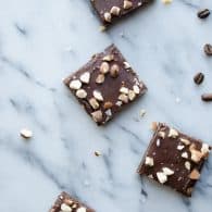 Super simple, easy and healthy, this Raw Almond Espresso Fudge Brownie recipe is made with no refined sugars, is low carb, vegan, paleo and gluten free. Each serving has less than 180 calories and just 6 grams of sugar! Recipe from @tasteLUVnourish