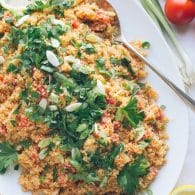 This Armenian Bulgur Salad, called Itch or Eech, is so similar to tabbouleh, but with much less parsley and much less chopping. It's such an easy, delicious fresh grain salad, filling enough for lunch or perfect as a side dish with dinner. | @tasteLUVnourish | Vegan | #immigrantfoodstories