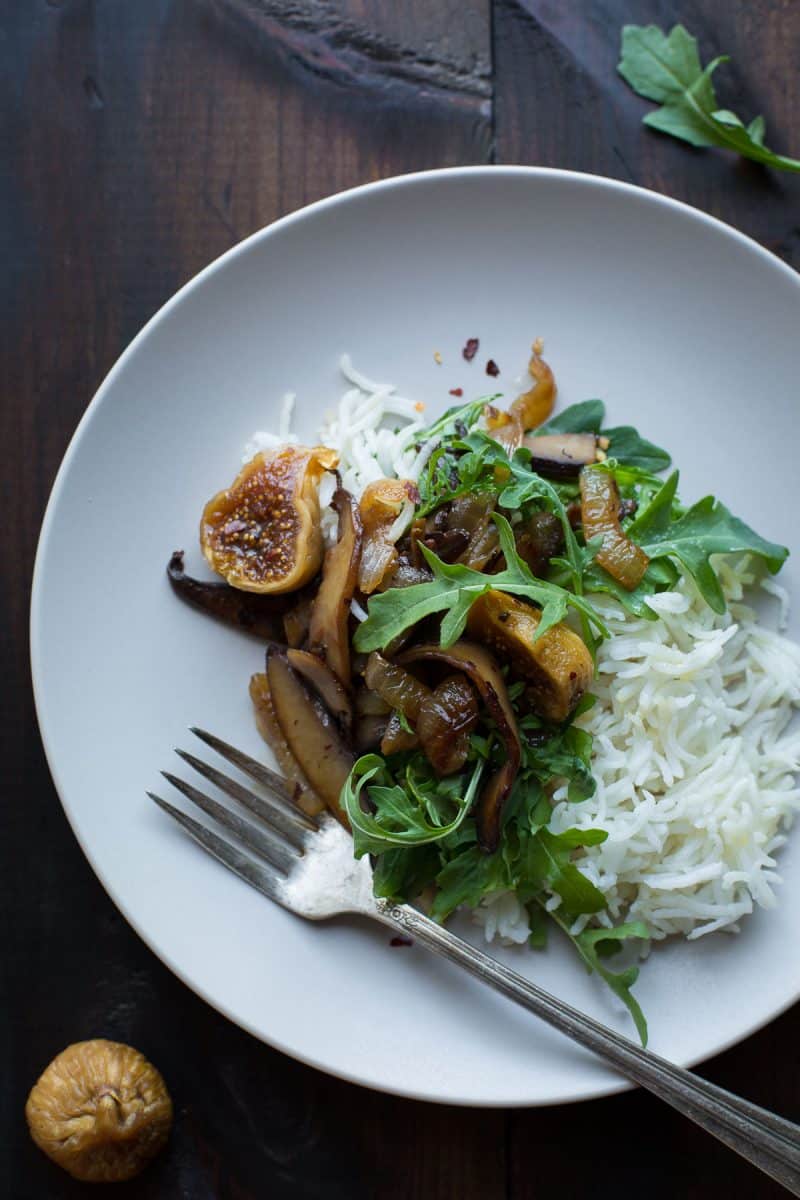 This easy skillet dinner pairs fragrant basmati rice with the bold flavors of deeply caramelized onions and portobello mushrooms with sweet bites of jammy figs and salty crumbles of feta cheese. From @tasteLUVnourish