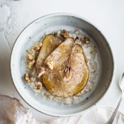 These Creamy Steel Cut Oats with Roasted Pears are a warm and cozy way to start the day.  Made without refined sugar, deliciously vegan and naturally gluten-free. From @tasteLUVnourish