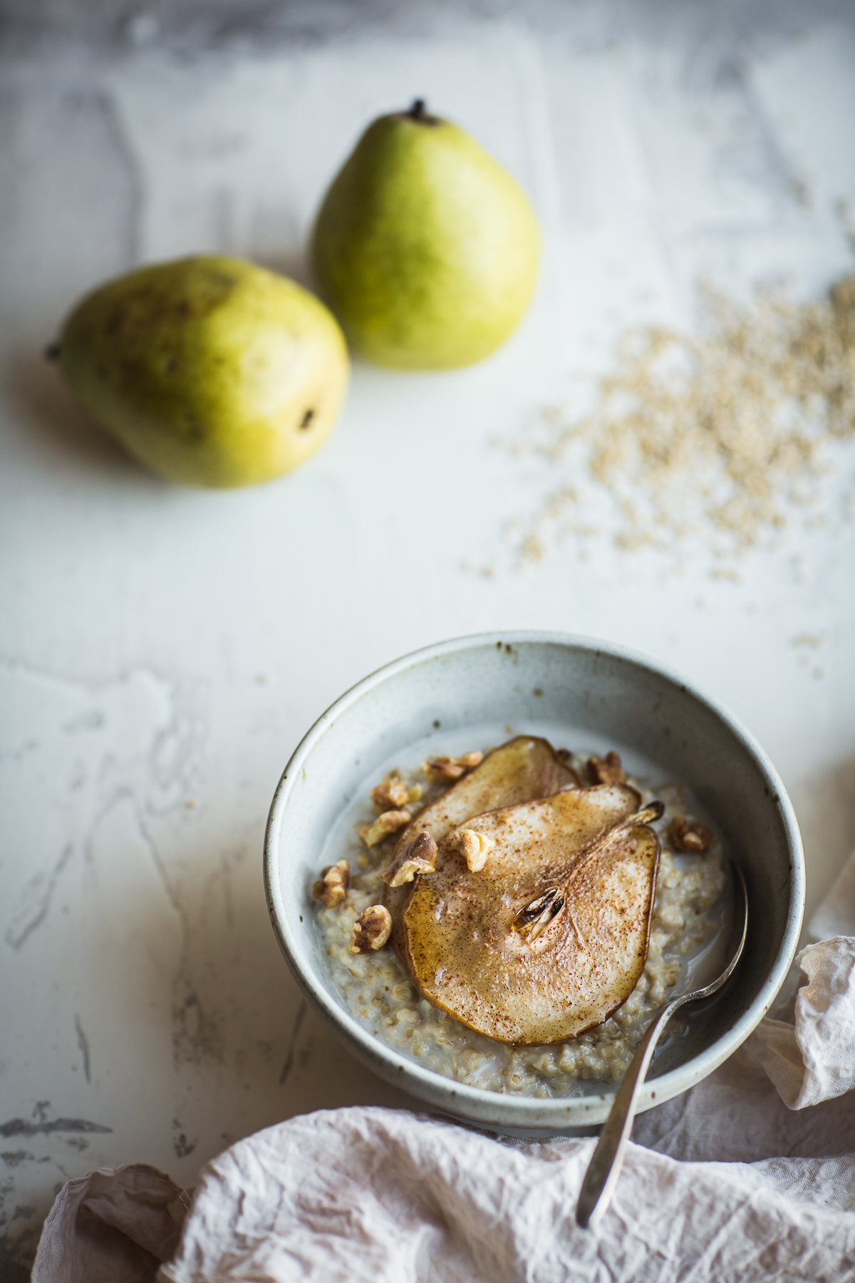 These Creamy Steel Cut Oats with Roasted Pears are a warm and cozy way to start the day.  Made without refined sugar, deliciously vegan and naturally gluten-free. From @tasteLUVnourish