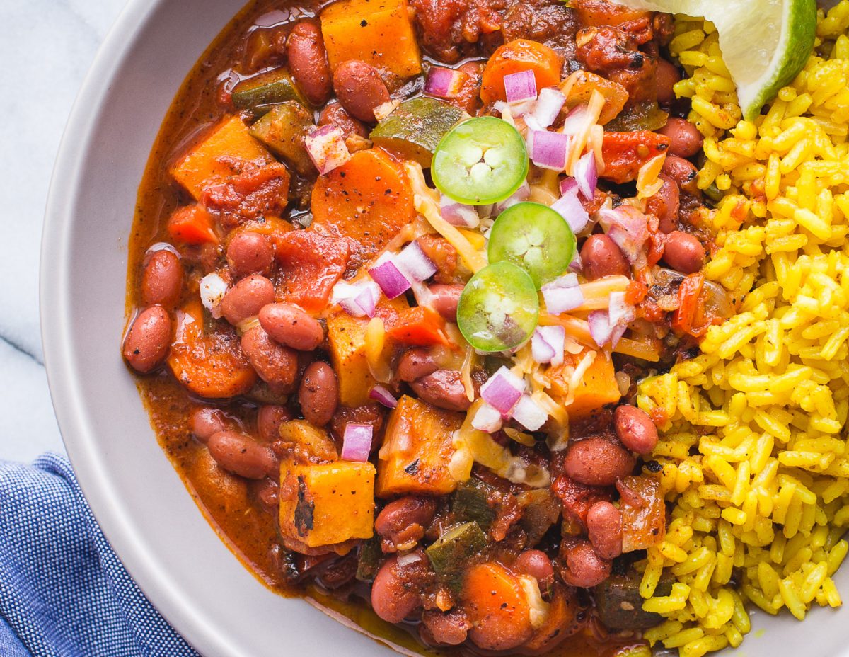 This Vegetarian Chili has the most perfect blend of spices and balance of flavors that will have you coming back to it again and again. Deliciuosly vegan and gluten free! #chili #vegetarian #vegan #glutenfree #recipe #easy #dinner #sweetpotato #jalapeno #tasteloveandnourish @tasteLUVnourish 
